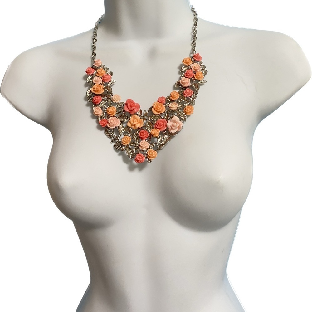 G.COMET Pink/Coral Acrylic Roses & Silvertone Statement Necklace